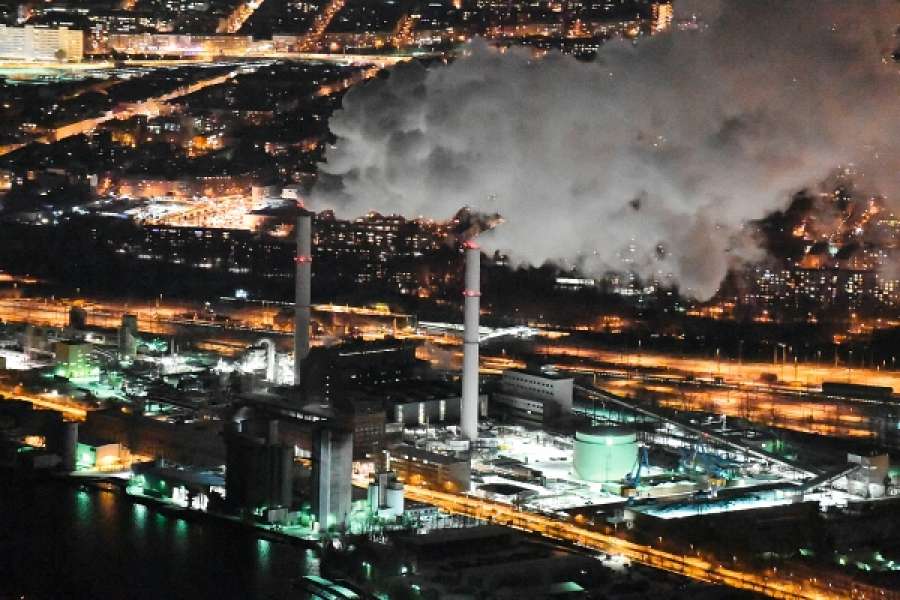 Das Kraftwerk Klingenberg Berlin-Rummelsburg ist das Rückrat der Wärmeversorgung für den Ostteil Berlins. FOTO: dpa/Euroluftbild.de.