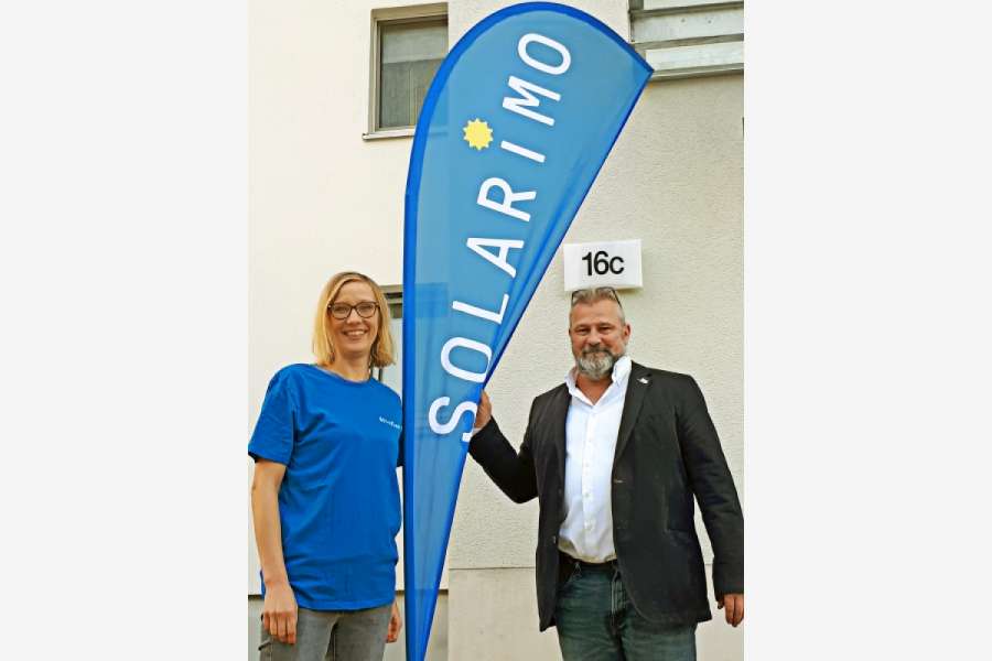 Über ein Mieterstromprojekt freut sich die Wohnugsgenossenschaft WGB Schwarzheide eG, der Contractor Solarimo und bald auch die Mieter.