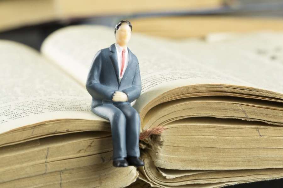 Hat sich so mach ein Immobilienverwalter zu lange ausgeruht auf einer nicht näher definierten Berufsdefinition? Das neue Gesetz besagt u.a., dass bereits tätige Verwalter eine Erlaubnis beantragen müssen. BILD: ADOBESTOCK/aytuncoylum