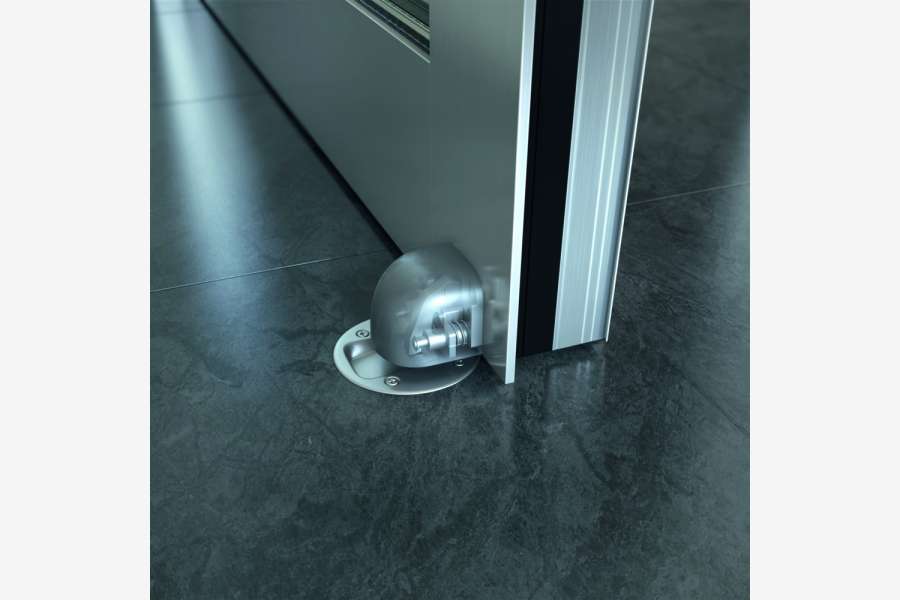 Schüco Flatstop ist ein magnetischer Türstopper zum Schutz von Türen, Türdrückern und Wänden. Foto: Schüco International KG