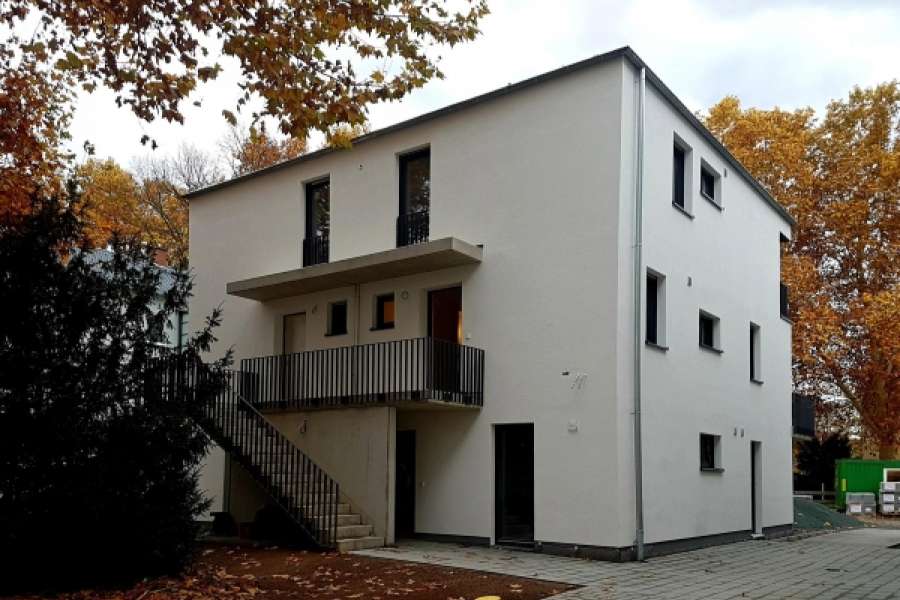 Vier Wohnungen, 296qm Fläche bezahlbarer Wohnraum in Frankfurt: Die Prototypen für serielles Bauen der Unternehmensgruppe sind einige Wochen früher bezugsfertig als geplant. Foto: UGNHWS