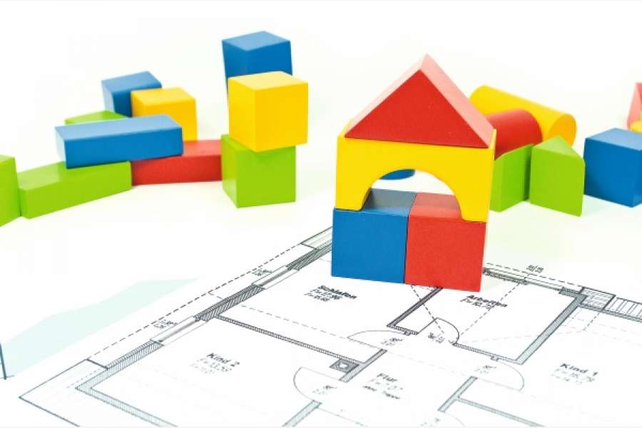 Das Bauklotz-Prinzip: Wie viele seriell vorgefertigte Komponenten lassen sich in den Bau von Sozialwohnungen integrieren? BILD: Adobestock/ Stockwerk-Fotodesign