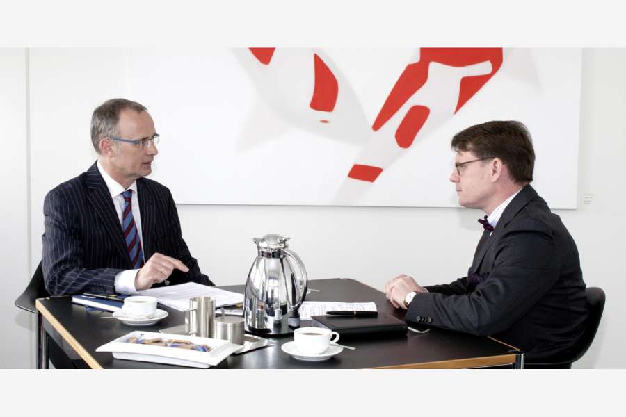 "Wir gehen gemeinsam an den Markt": bba-Vorstand Dr. Hans-Michael Brey (re.) und IVV-Chefredakteur Thomas Engelbrecht