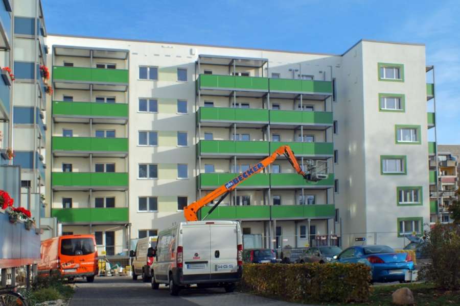 Wohnen auf zwei Etagen: In diesem Plattenbau in Leipzig werden die Grundrisse zu schicken Maisonette-Wohnungen umgeändert. FOTO: W&R IMMOCOM-Anja Wolf