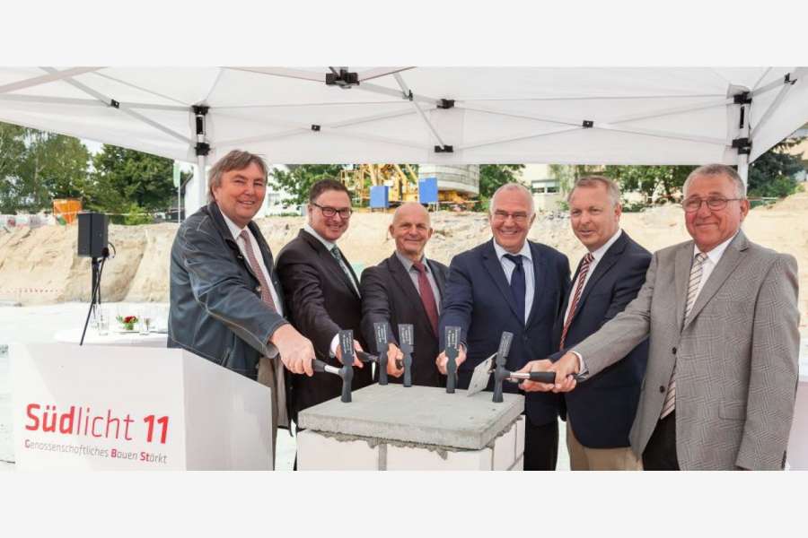 Vorstand, Ehrengäste & Redner zur Grundsteinlegung (v.l.): Siegfried Rehberg, (BBU), Marcus Becker, Geschäftsführer (Kondor Wessels Bouw Berlin GmbH), Dr. Bernd Hunger, Städtebaureferent (GdW), Prof. Dr. Rainer Schröder, Aufsichtsratsvorsitzender (GBSt), Thomas Ahlgrimm, Vorstand (GBSt), Ulrich Wrusch, Vorstand (GBSt). Foto: Thilo Kühne
