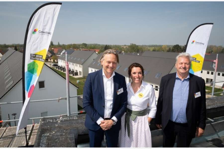 v.l.n.r. Frank Vierkötter (Geschäftsführung der BWBG), Snezana Michaelis (Vorstandsmitglied der Gewobag) und Wilfried Nünthel (Bezirksstadtrat im Bezirksamt Lichtenberg). Copyright: City-Press