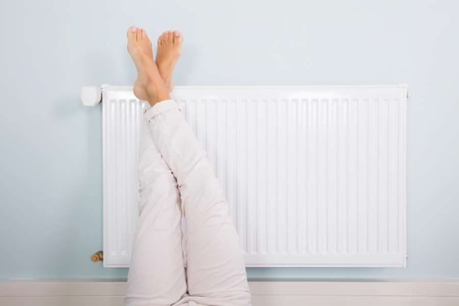 Kann mann alles, was man gespart hat, wieder aus dem Fenster heraus-heizen? FOTO: ADOBESTOCK/POPOV