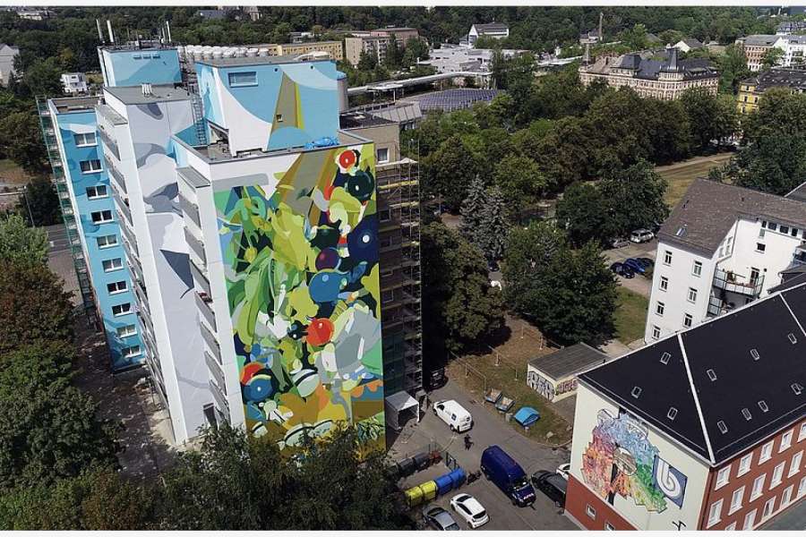 Abstraktes Wandbild "Boulevard & Natur" am Brühl-Eingang. FOTO: 