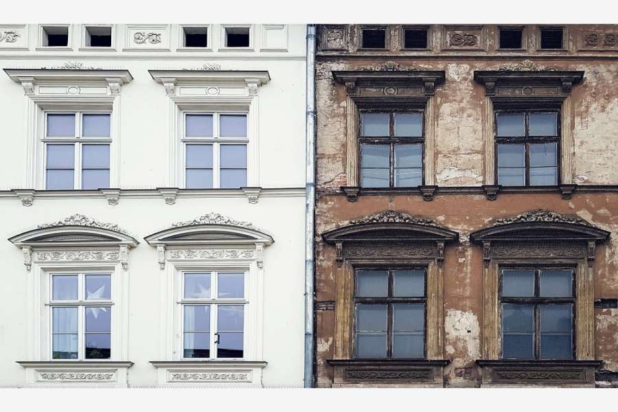 Energieeffizienter Neubau oder doch lieber Altbau mit Charme und Charakter? Foto: Adobestock/Fotomek