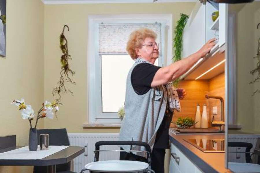 Diese Küche ist bereits mit Assistenztechniken ausgestattet. FOTO: WEWOBAU/D.DIESSEL