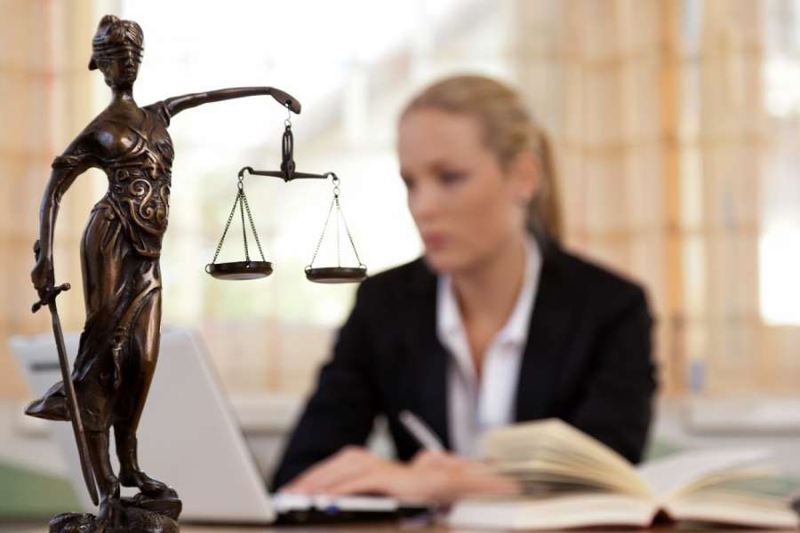 Weniger Rechtsstreit in WEGs - ein Ziel der Gesetzesreform. Foto: Fotolia/Gina Sanders