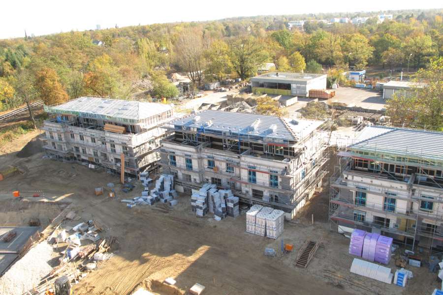 Auf der einstmals versiegelten Gewerbefläche entstehen 40 Stadthäuser für anspruchsvolle Eigentümer. FOTO: BBT
