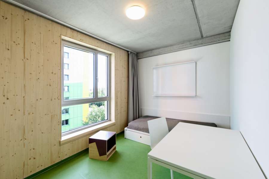 In den Apartments bleibt das Holz der Außenwände sichtbar. FOTO: BUENINGHOFF