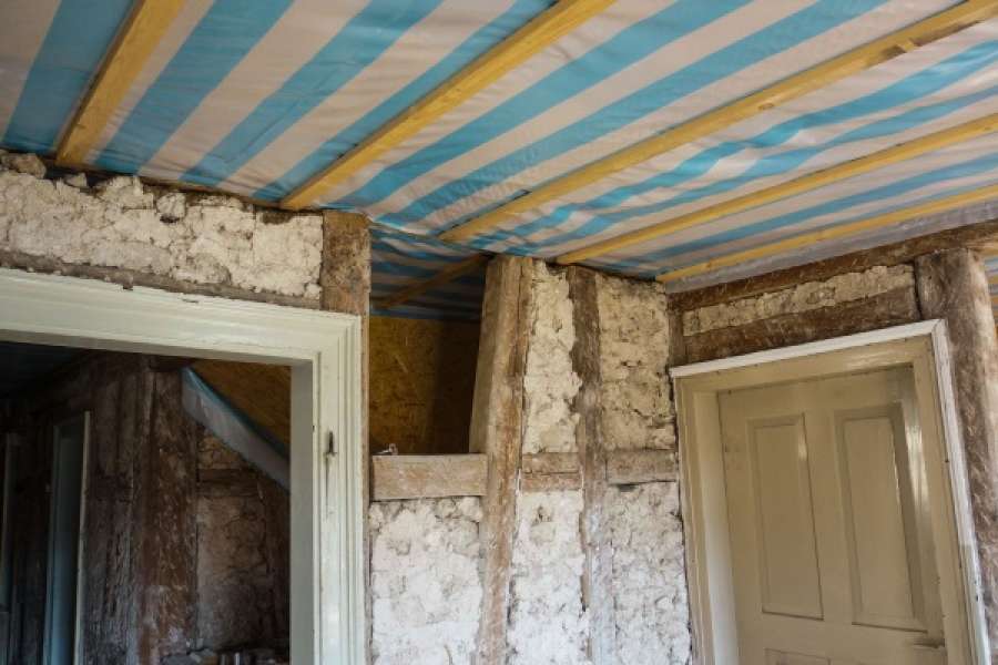 Altbausanierung im Bestand: Wohin mit dem alten Dämmstoffmaterial? FOTO: PIXELIO/R.STURM