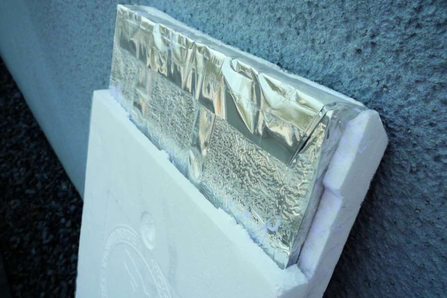 Zwei überlappende Schichten vermeiden Wärmebrücken, Foto: Saint-Gobain Weber