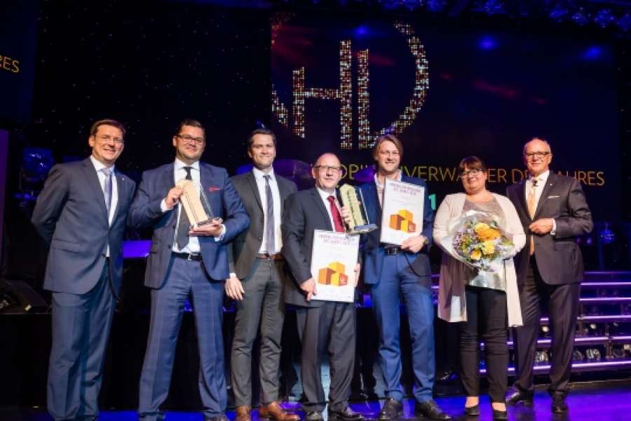 Die Preisträger 2017 mit DDIV-Präsident Wolfgang D. Heckeler (rechts) und DDIV-Geschäftsführer Martin Kaßler (links). FOTO: DDIV