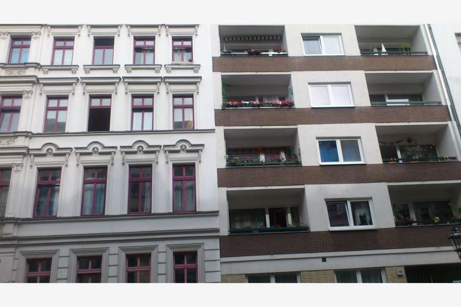 Alt- oder Neubau? Welches Gebäude benötigt eine energetische Sanierung? Wohnungsunternehmen können besser planen durch die Unterstützung der neuen Förderrichtlinie. FOTO: M. Eisinger