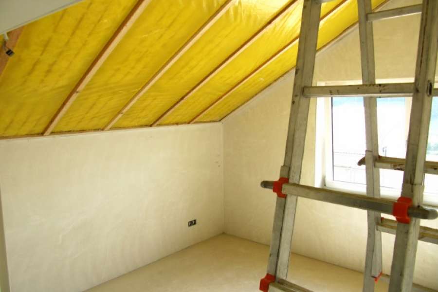 EnEV schreibt Dämmung der obersten Geschossdecke bis Ende 2015 vor. FOTO: PIXELIO/R.STURM