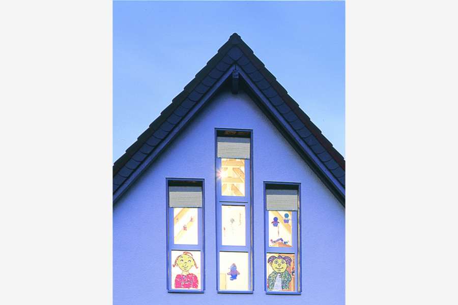 Moderne Fenster geben den Bewohnern Sicherheit und schützen vor Kälte, Hitze und Lärm, Foto: Veka