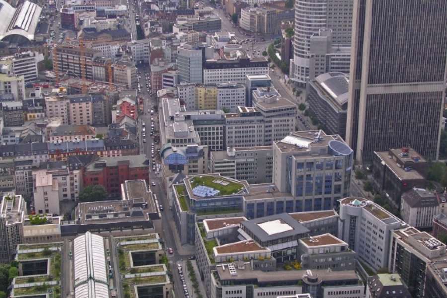 Frankfurt am Main aus der Vogelperspektive. Nicht zu sehen ist, wie viele Wohnungen zu Ferienwohnungen zweckentfremdet werden. FOTO: PIXELIO/J. SABEL