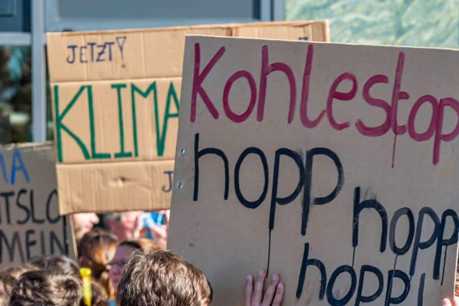 Die Jugendbewegung für den Klimaschutz hat vor dem Bundesverfassungsgericht einen großen Sieg errungen. Foto: Adobestock/Animaflora Picsstock
