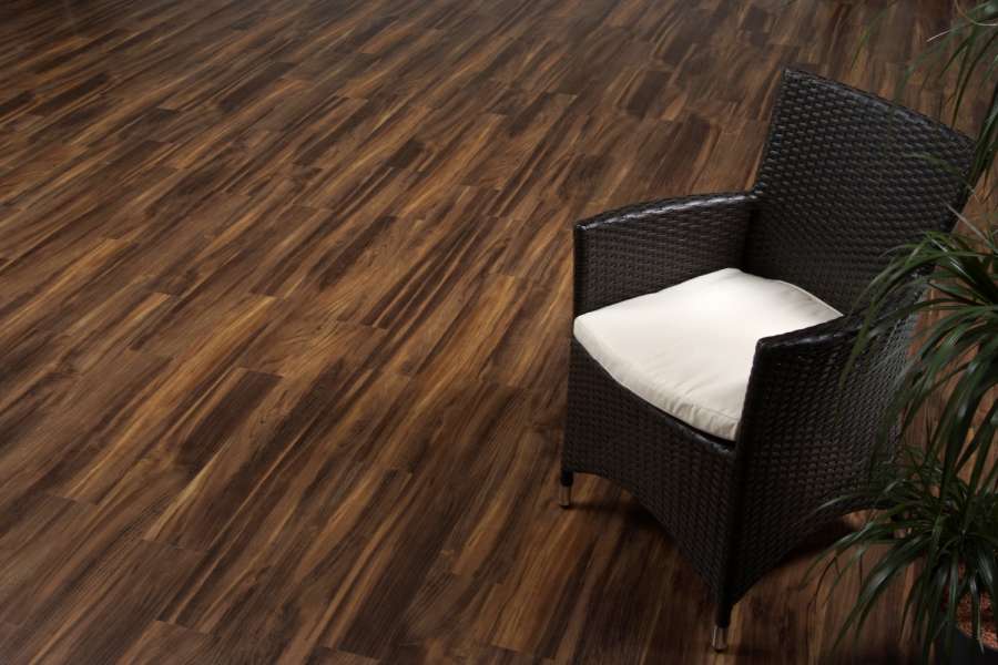 Die Kollektion für den Fussboden besteht aus Holz- und Steinoptiken, Foto: Armstrong