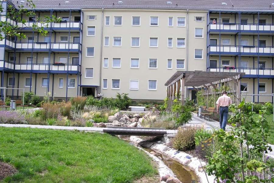 Gepflegte Grünfläche im Quartier. FOTO: BGL Bundesverband Garten-, Landschafts- und Sportplatzbau e.V.