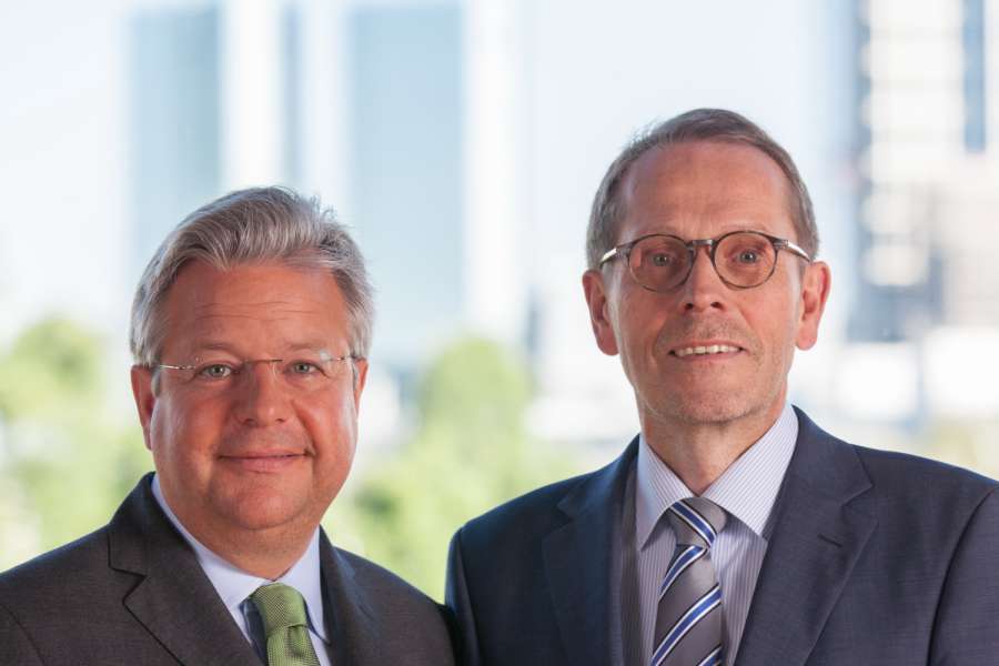 Dr. Constantin Westphal (l.) löst Dirk Schumacher ab. Foto: Nassauische Heimstätte Wohnstadt. 