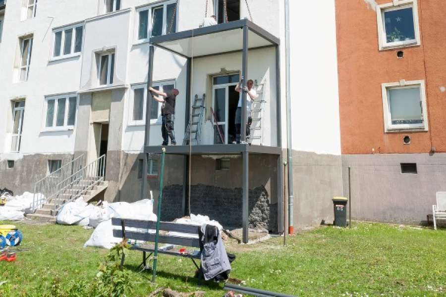 Am „Modellhaus Wuppertal“ wurden nachträglich Balkone angebracht. FOTO: Wuppertaler Quartierentwicklungs GmbH