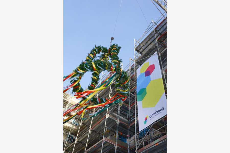 Mit einem bunten Richtfest feierte die Gewobag den Fortschritt ihres Projektes. Foto: Gewobag