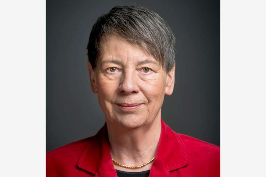 Bundesbauministerin Dr. Barbara Hendricks hat die Schirmherrschaft über die „Aktion Barrierefreies Bad“ übernommen. Foto: Bundesregierung/Sandra Steins
