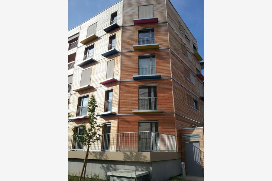 Diese Hausfassade aus Holz sieht attraktiv aus. Einladend ist auch die Veranstaltung zum Thema "Wohnen mit Holz" in Hamburg. FOTO: PIXABAY