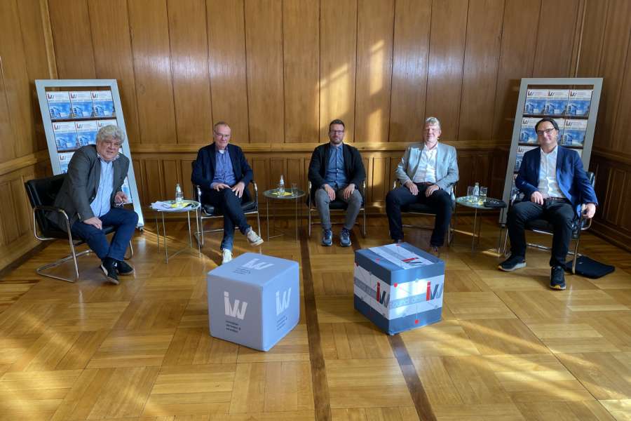 Moderiert von Christian Veh (IVV) diskutieren Gero Lücking (Techem), Dominik Unger (Gewobag ED Energie), Marko Kubatzki (WGLi) und René Ebert (VdZ). Foto: easylivestream