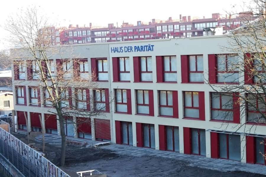 Die Mieter dieses Hauses in Berlin-Schöneberg nutzen in Zukunft Mieterstrom aus einem BHKW. FOTO: STIFTUNG TRIAS