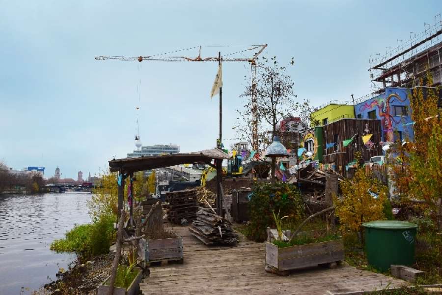 Alle Gebäude des Holzmarkt-Quartiers und die Nachbarn sollen Strom und Wärme über ein Blockheizkraftwerk (BHKW) beziehen. FOTO: NATURSTROM AG