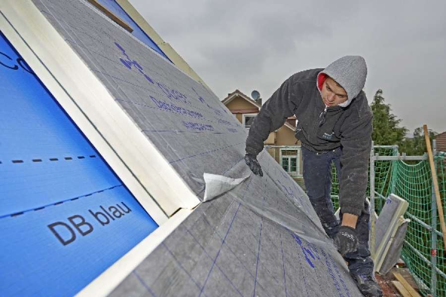 Bei EnEV-gerechten Dachsanierungen zählt jeder Zentimeter. FOTO: PUREN GmbH