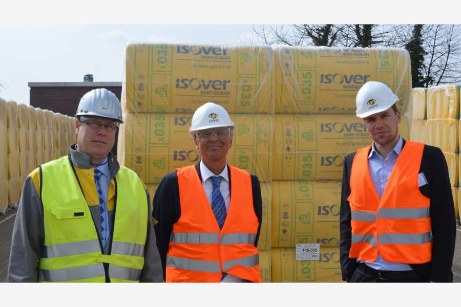 Dialog vor Ort bei ISOVER in Bergisch Gladbach. v.l.: Nikolaus Wesely, Wolfgang Bosbach MdB, Kay Schweppe, Foto: Energiesparnetzwerk
