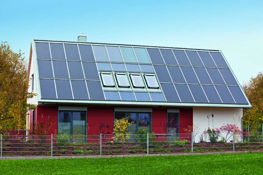 Photovoltaik-Anlage auf dem Dach
Photovoltaik-Anlage auf dem Dach