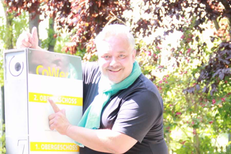Der soziale Hausmeister Thomas Feuerhack ist immer im Wohngebiet unterwegs. Foto: Chemnitzer Siedlungsgemeinschaft eG