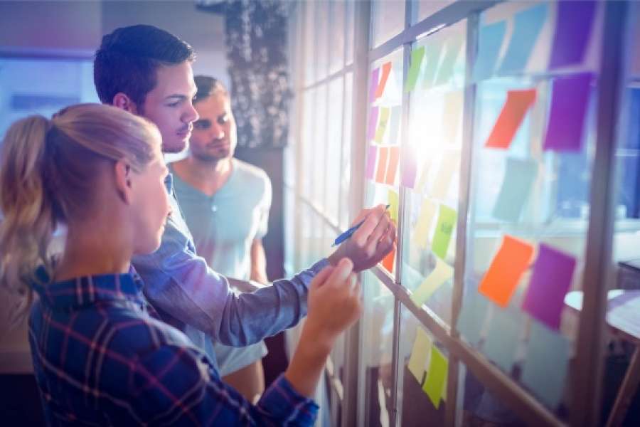 Beim PropTech Innovation Summit treten Start-ups mit ihren innovativen Ideen in einen Wettstreit. Foto: Adobe Stock / vectorfusionart