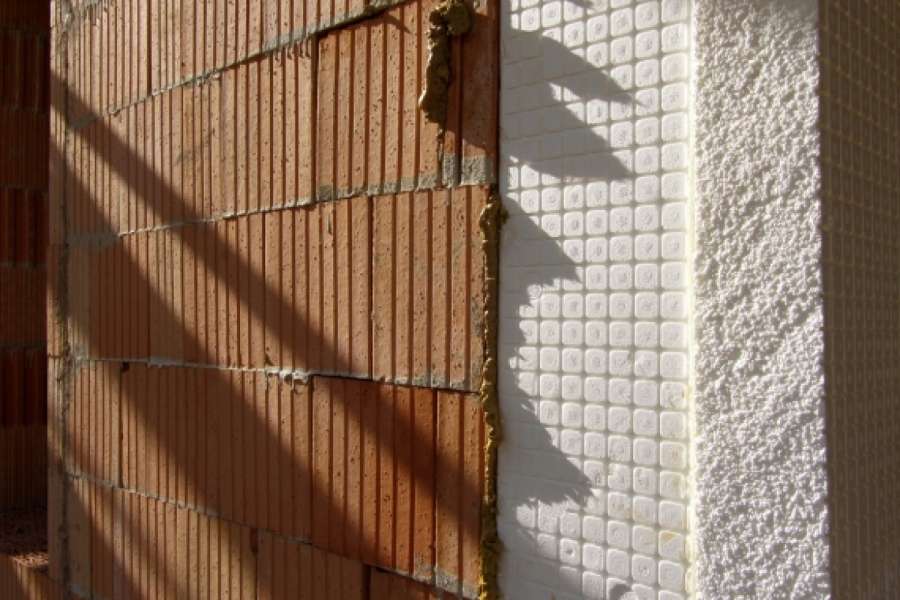 Rohbau mit Wärmedämmung. FOTO: PIXELIO/R.STURM