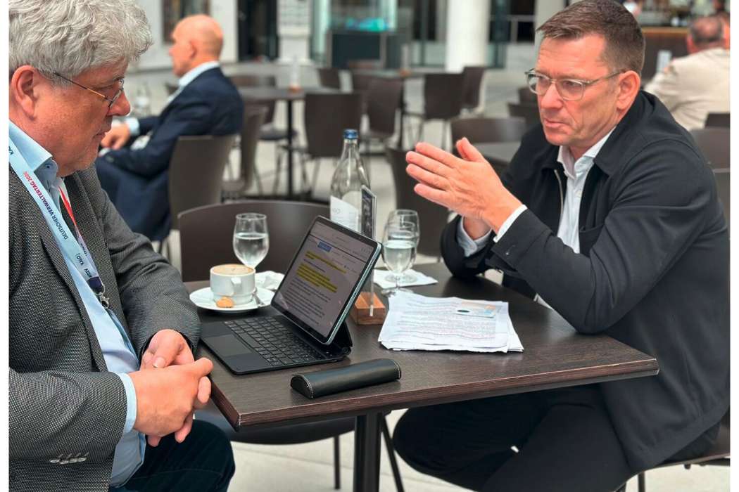 Auf dem Deutscher Verwaltertag 2026 interviewt Christian Veh, Chefredakteur der IVV, Martin Kaßler (re.), Geschäftsführer des VDIV Deutschland. Bild: VDIV Deutschland e. V. 