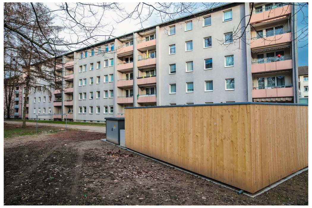 In diesen Karlsruiher Wohnhäusern der Volkswohnung senkt ein EMS den Netzbezug an Strom. Bild: Andrea Fabry für Volkswohnung 