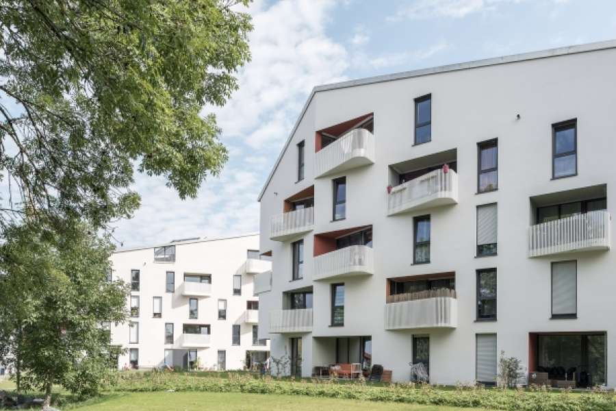 Dieses Haus mit Mietwohnungen und Eigentum steht im Sligopark Kempten, einem familienfreundlichen, zukunftsorientierten Wohngebiet. FOTO: Mein Ziegelhaus GmbH & Co. KG