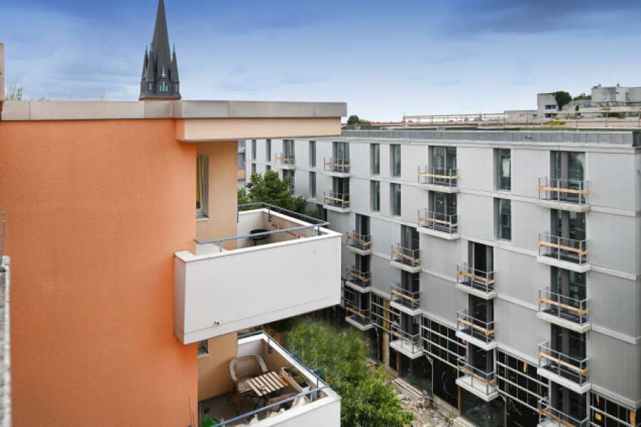 Das Neubauprojekt betont das gemeinschaftliche Wohnen und künstlerisch Arbeiten in Berlin-Neukölln. BILD. STADT UND LAND GmbH