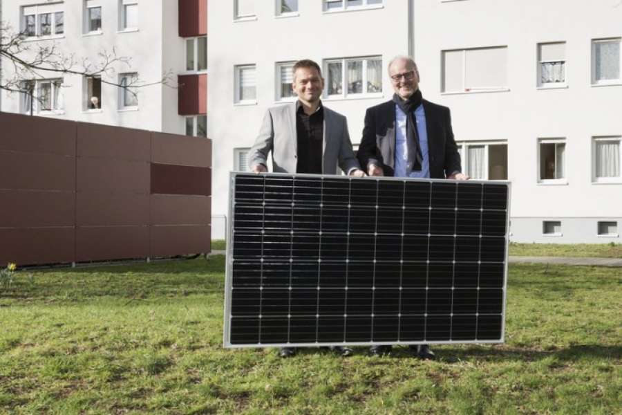 Damit es nicht in die Wohnung regent? Ein Dach kann mehr! Zum Beispiel eine Anlage zur Gewinnung von Sonnenenergie tragen. BILD: VOLKSWOHNUNG GmbH