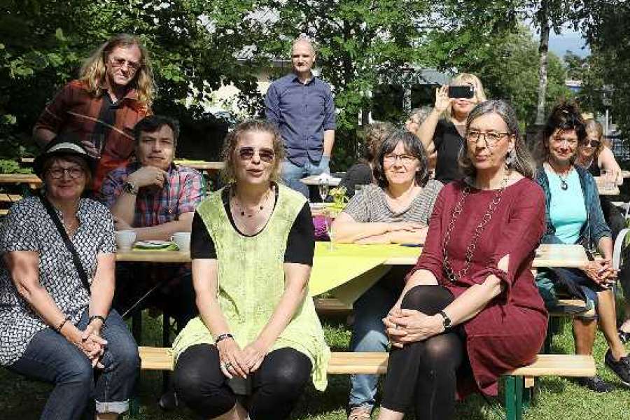 Mieter feiern das 20-jährige Jubiläum ihres Wohnprojekts in Kassel-Marbachshöhe. FOTO: UGNHWS / Lothar Koch