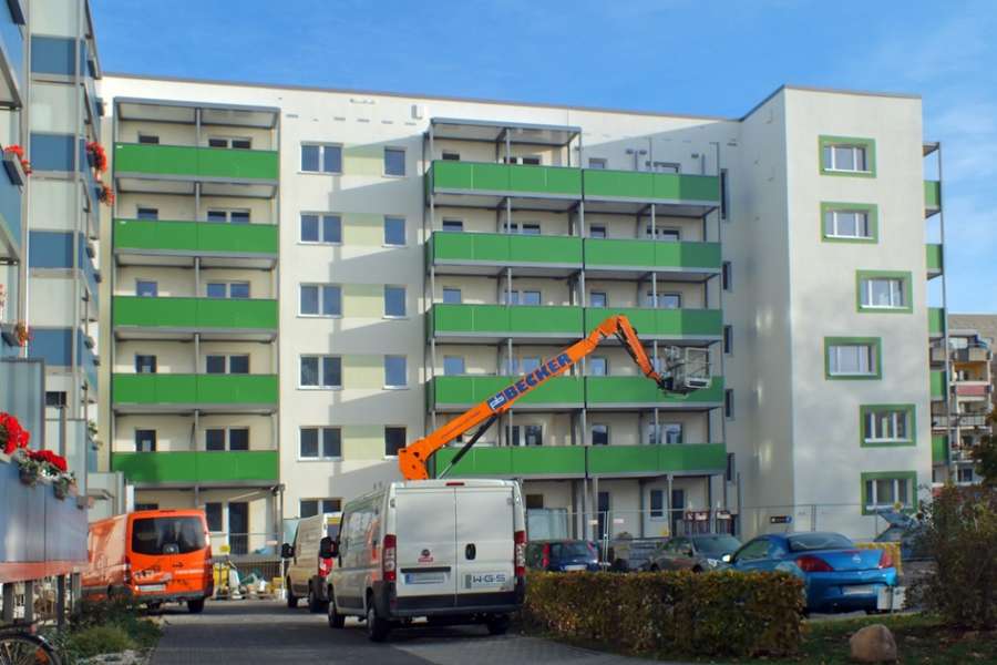 Wohnen auf zwei Etagen: In diesem Plattenbau in Leipzig werden die Grundrisse zu schicken Maisonette-Wohnungen umgeändert. FOTO: W&R IMMOCOM-Anja Wolf