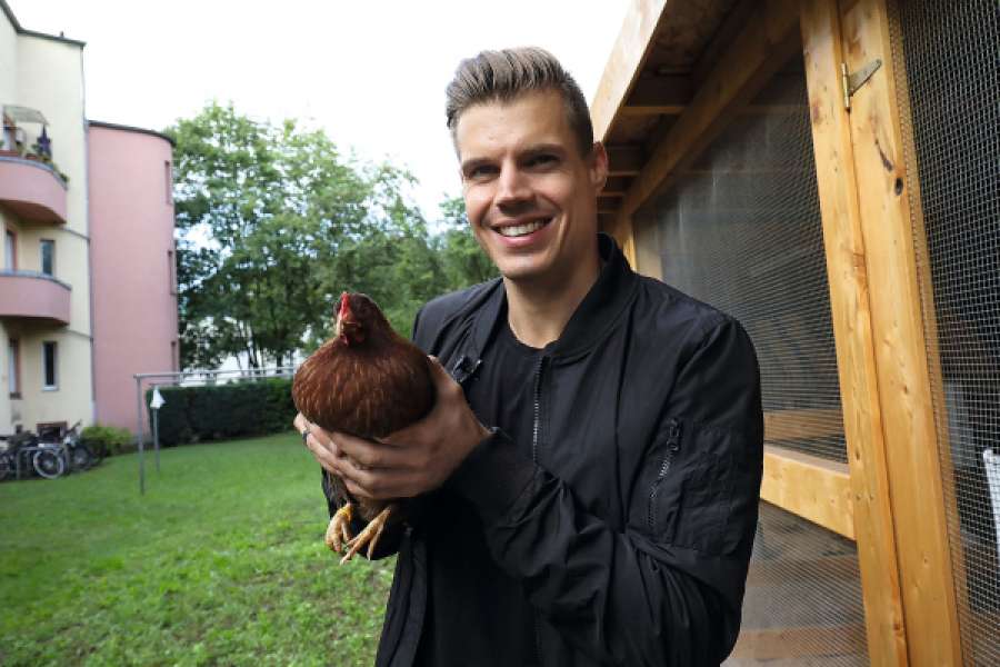 Hahn im Korb: Rekordsprinter Julian Reus. FOTO: Baugesellschaft Hanau