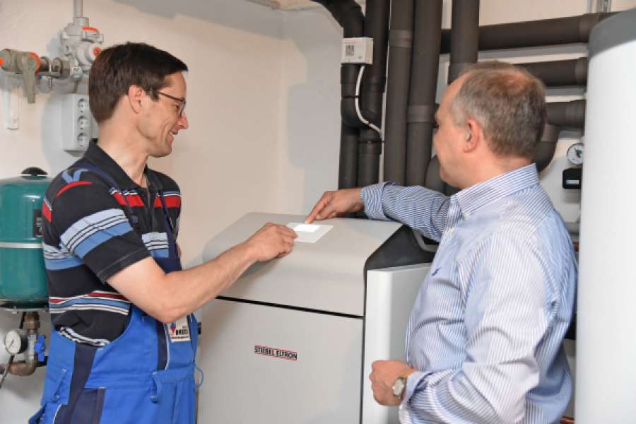 Auch SHK-Installateure setzen auf moderne Heiztechnik in den eigenen vier Wänden: Hier wurde der bestehende Gaskessel durch eine Erdreich-Wärmepumpe WPF 16 von Stiebel Eltron ersetzt.